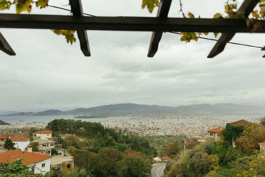 Apartment In Anakasia Overlooking Volos Esterno foto