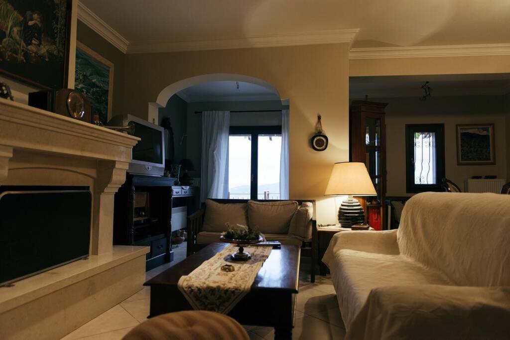 Apartment In Anakasia Overlooking Volos Esterno foto